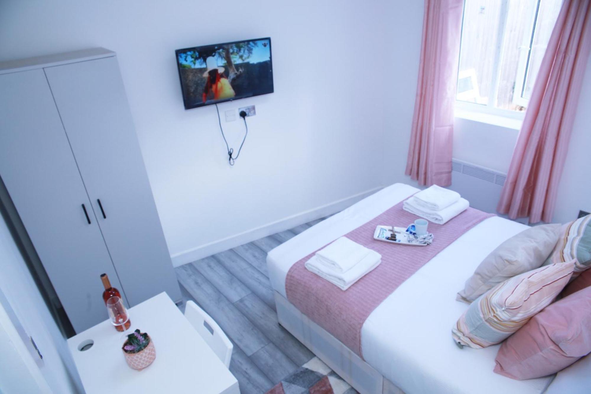 Harrow Luxury Flat With Free Parking. Apartamento Londres Exterior foto