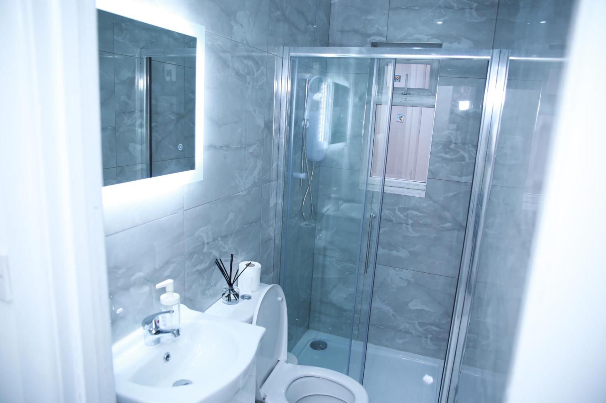 Harrow Luxury Flat With Free Parking. Apartamento Londres Exterior foto